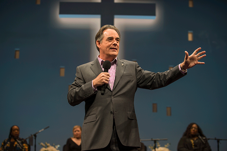 THE CHRISTIANS at Steppenwolf Theatre Company Rivetingly Explores Timely, Gripping Themes of Belief and&nbsp;Power