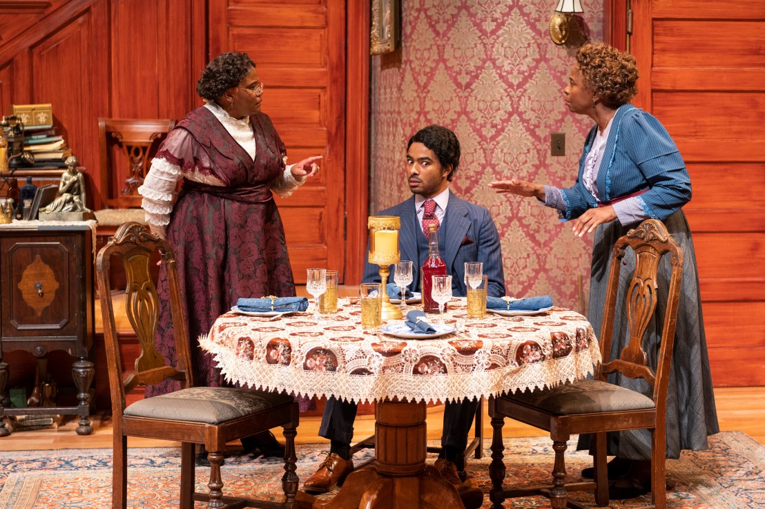 Review: ARSENIC AND OLD LACE at Court&nbsp;Theatre