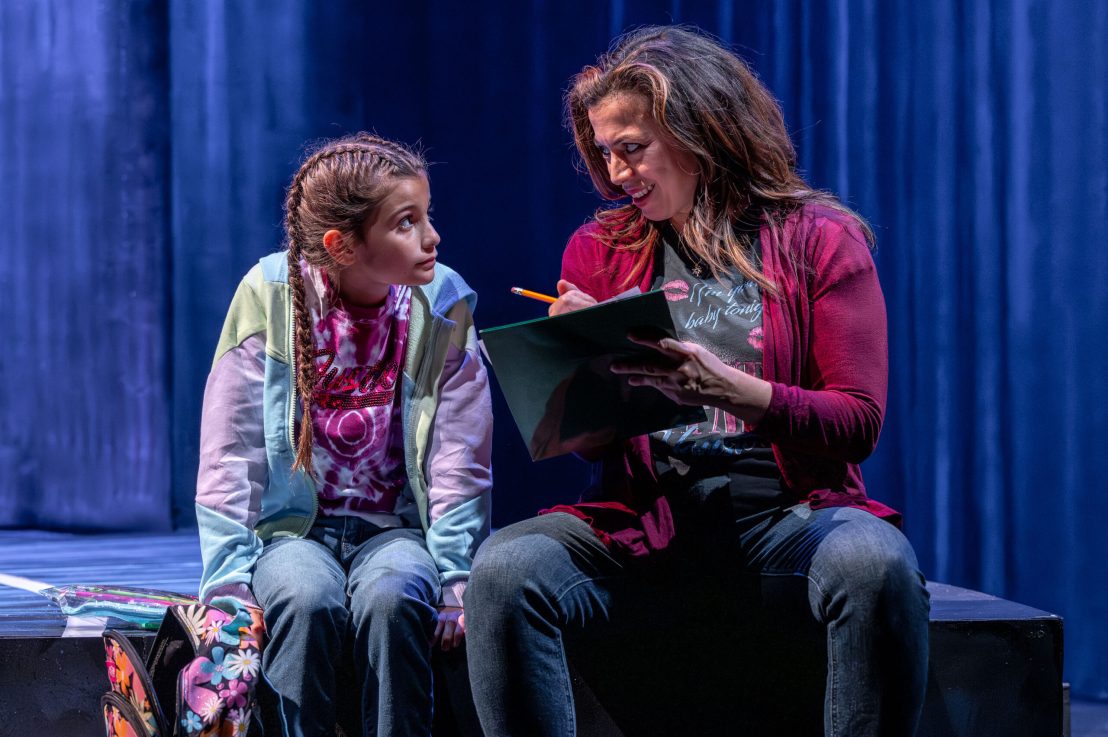 Review: HUNDREDS AND HUNDREDS OF STARS at TimeLine Theatre Company (Hosted by&nbsp;Lookingglass)